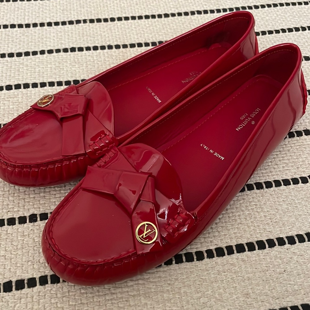 BRAND NEW LOUIS VUITTON LEATHER LOAFER SIZE 38